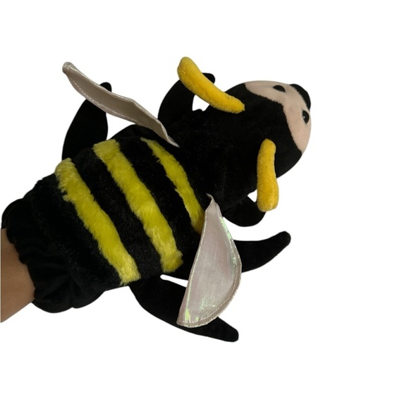 Bumblebee hand puppet - Picture 3 of 5